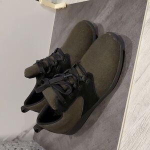 Duluth Trading Co Black and Olive Sneakers